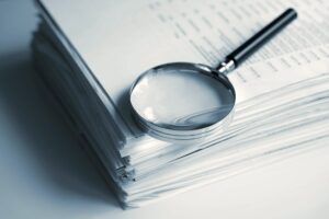 水回りリフォームの見積書や提案内容を比較・確認するイメージ